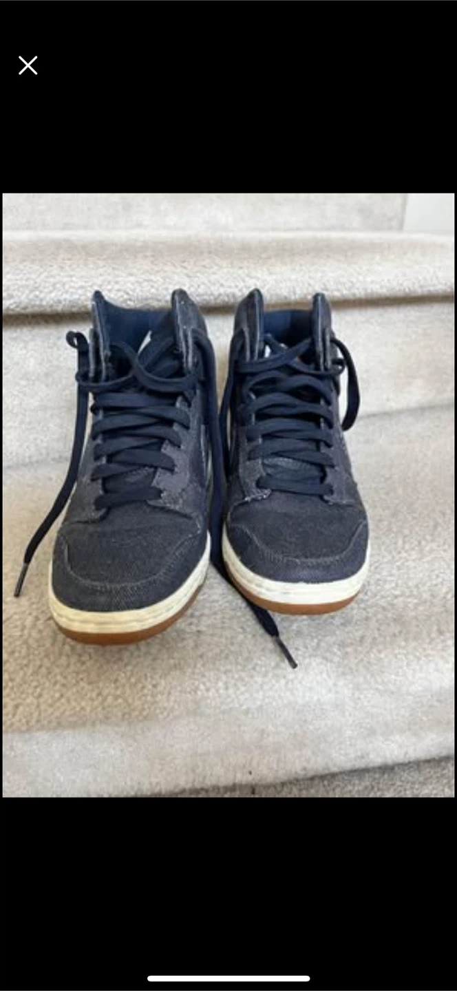 Women’s Nike sky high dunk wedge sneakers -size 7