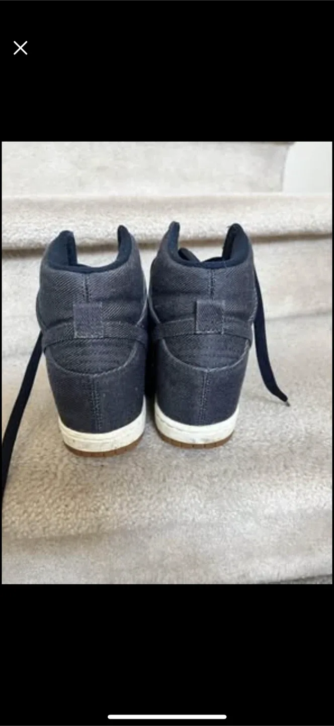 Women’s Nike sky high dunk wedge sneakers -size 7 image indicator(3)