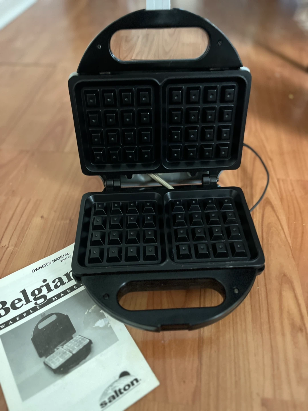 Salton Belgian Waffle Maker - photo 2
