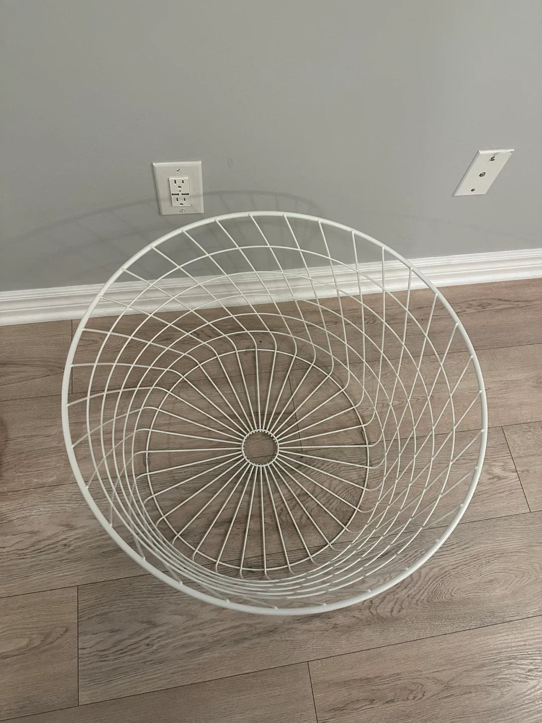 White Wire Basket Side Table image indicator(2)
