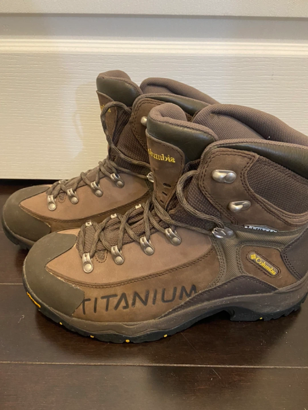Columbia Titanium Hiking Boots - Men's Size 9 - photo 2