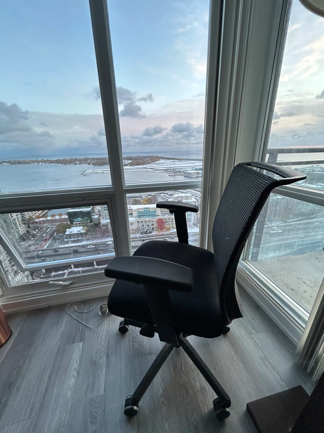 Black Office Chair - photo 2