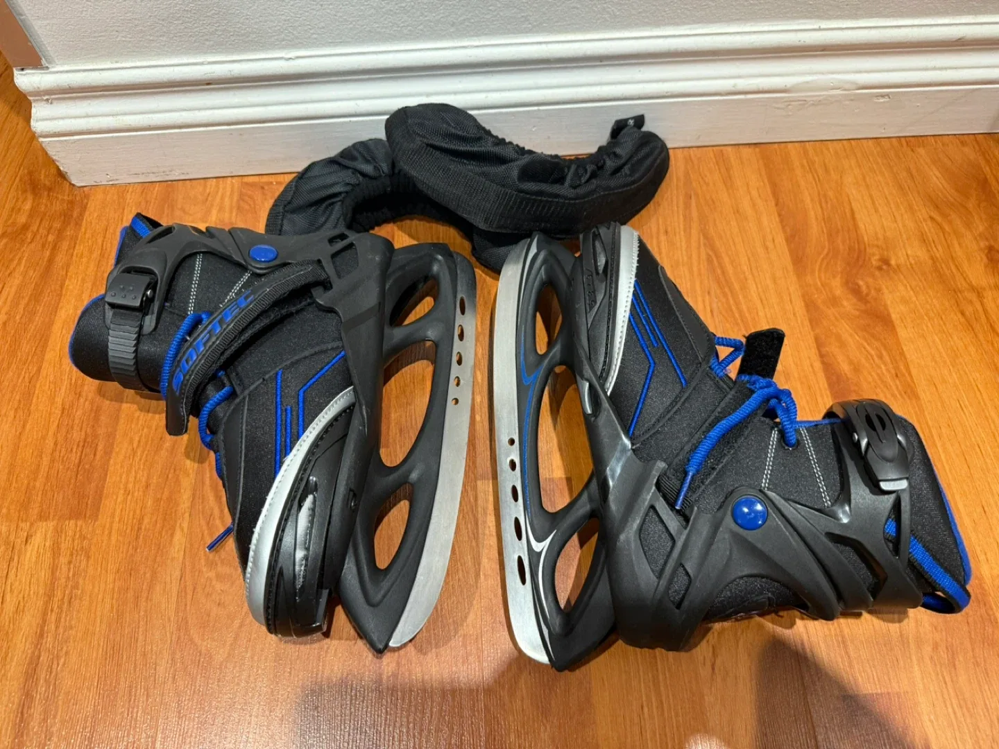 Softec Adjustable Ice Skates - Size 6-9 image indicator(3)