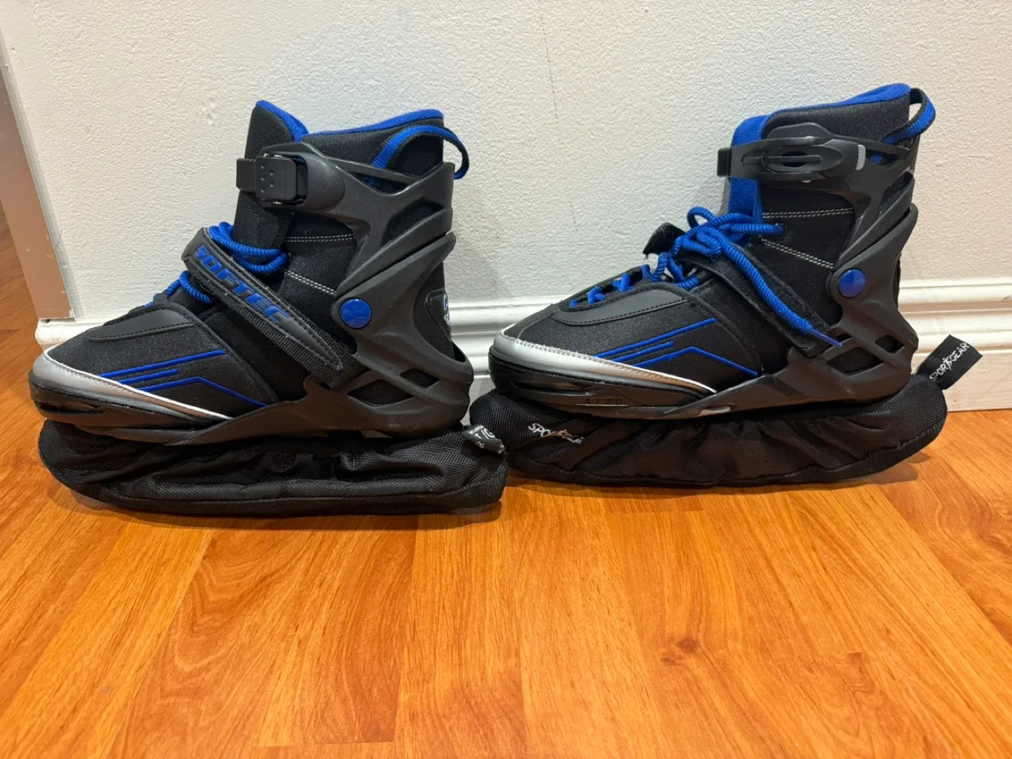 Softec Adjustable Ice Skates - Size 6-9 image indicator(2)