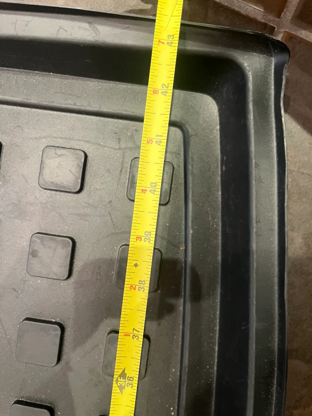 Mercedes-Benz Cargo Tray - Black image indicator(5)