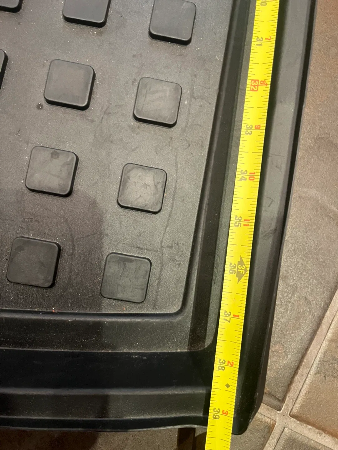 Mercedes-Benz Cargo Tray - Black image indicator(4)