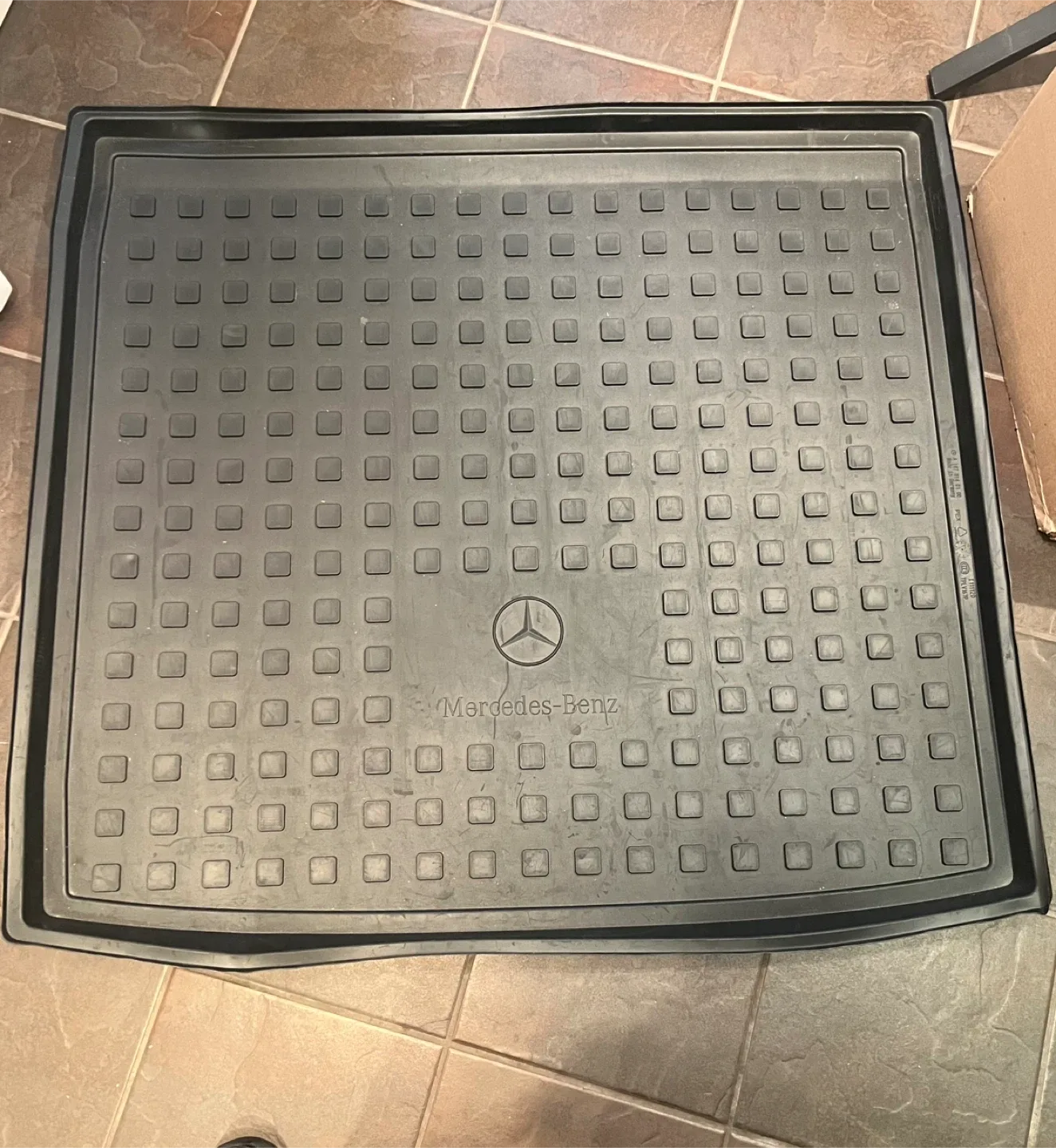 Mercedes-Benz Cargo Tray - Black image indicator(2)