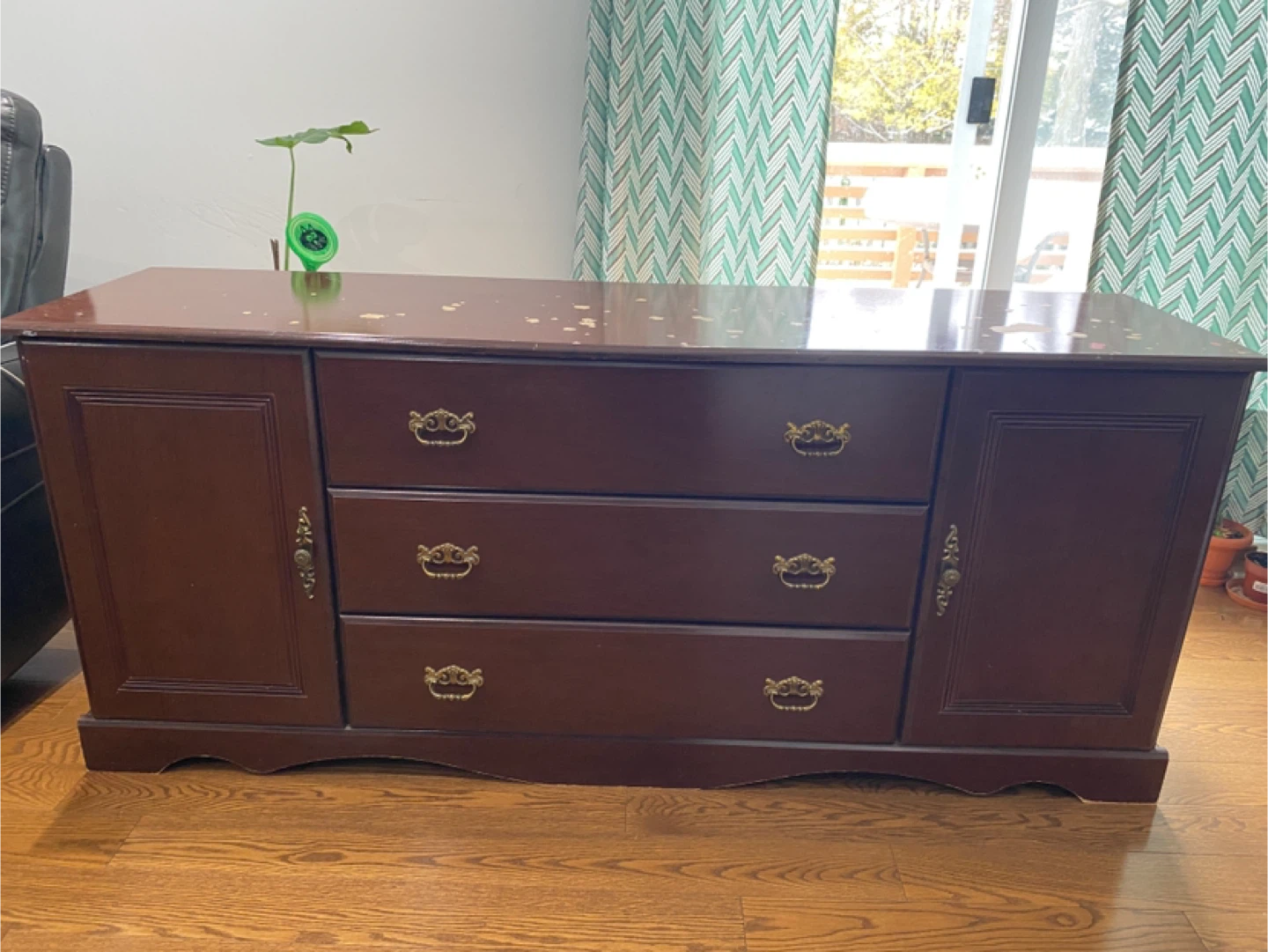 Used Vintage Solid Wood Bedroom Set – dresser + 2 Side Tables