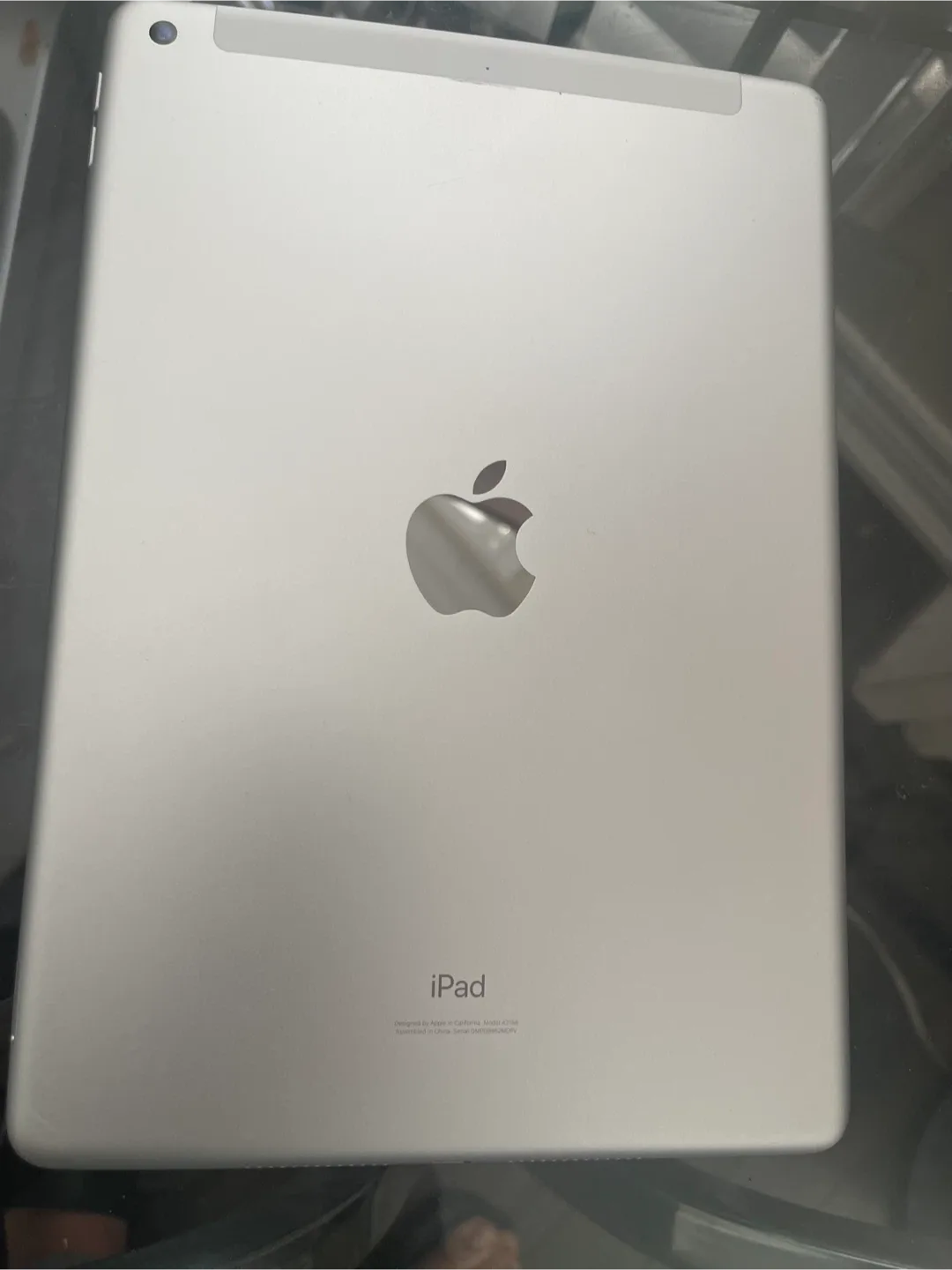 Apple iPad 7th Gen 32GB -WiFi Cellular - Excellent Condition! image indicator(3)