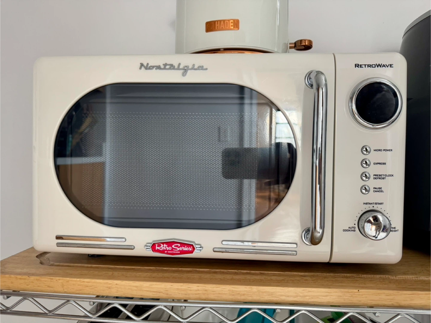 Nostalgia RetroWave 0.7 Cu Ft Microwave - Cream