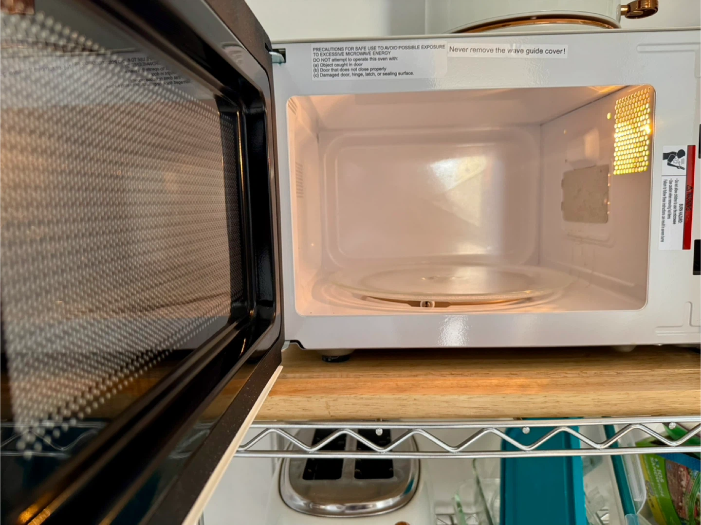 Nostalgia RetroWave 0.7 Cu Ft Microwave - Cream - photo 3