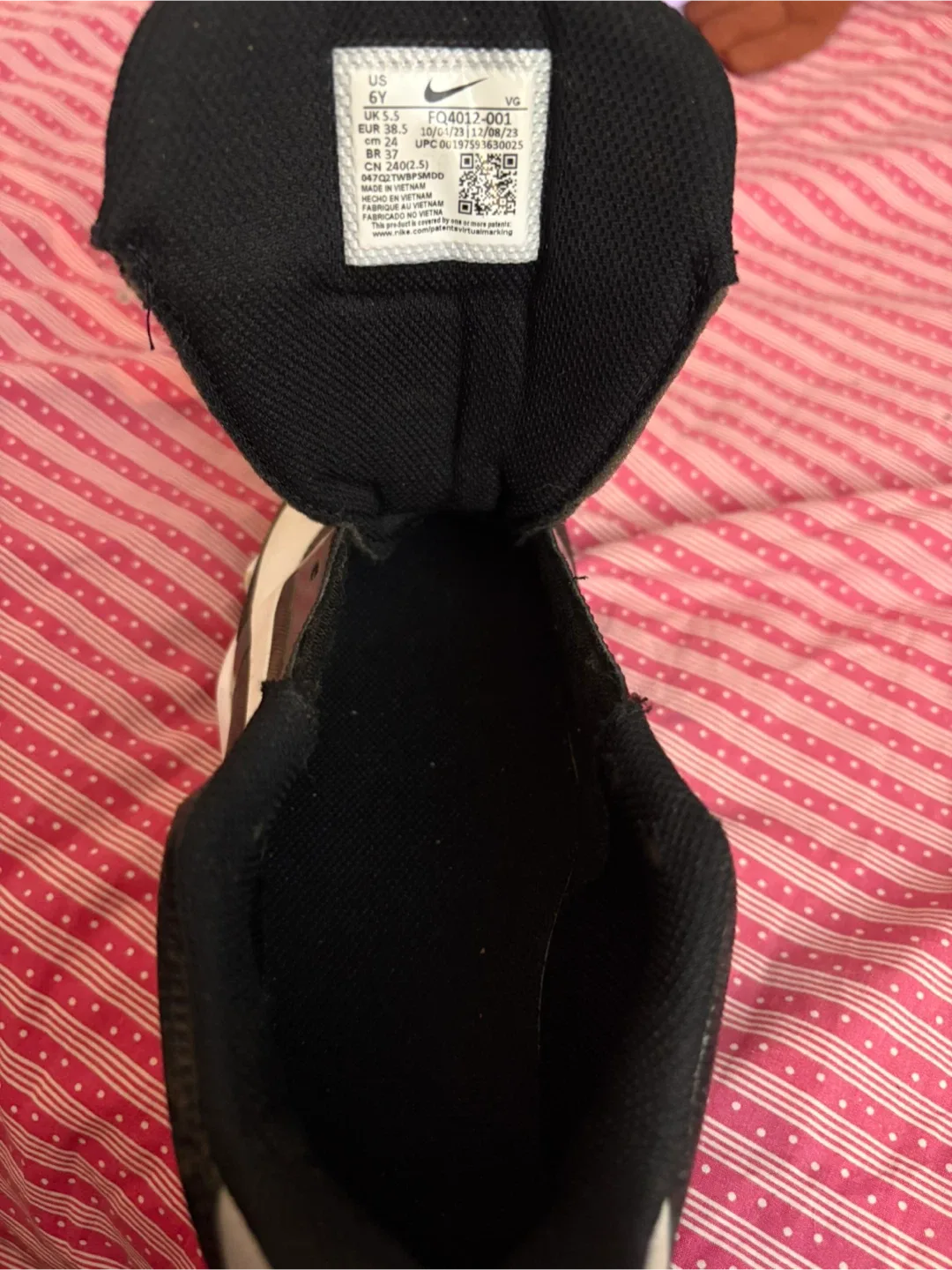 Nike Alpha Huarache Varsity Turf Youth Size 5.5 image indicator(3)