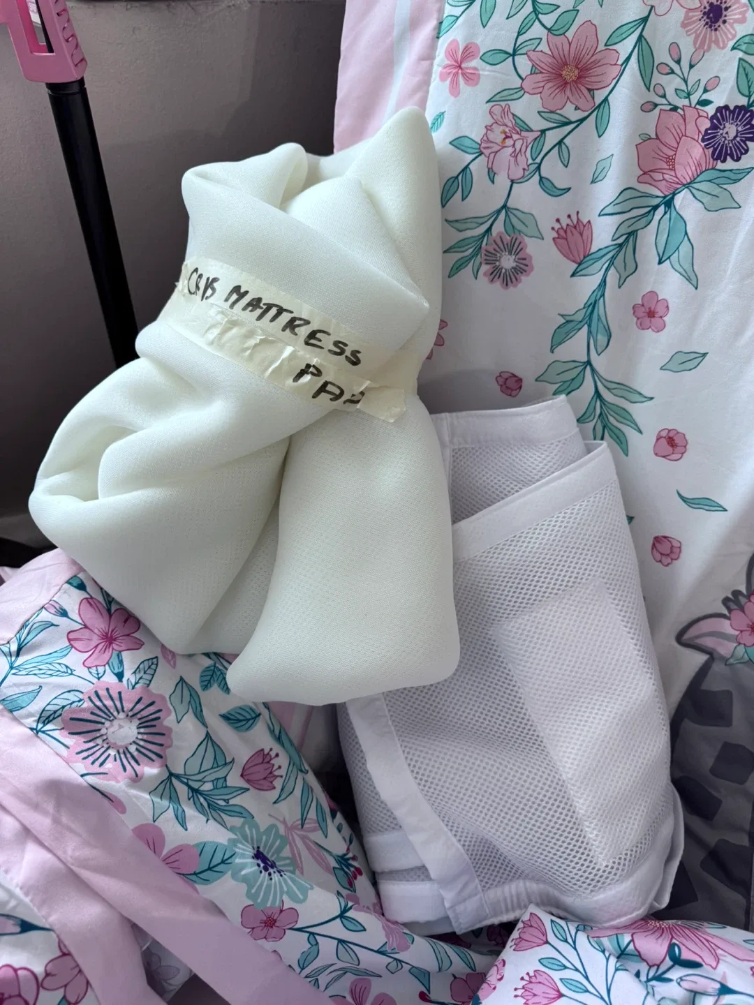 Baby Crib Bedding Set - Floral Giraffe Theme image indicator(6)