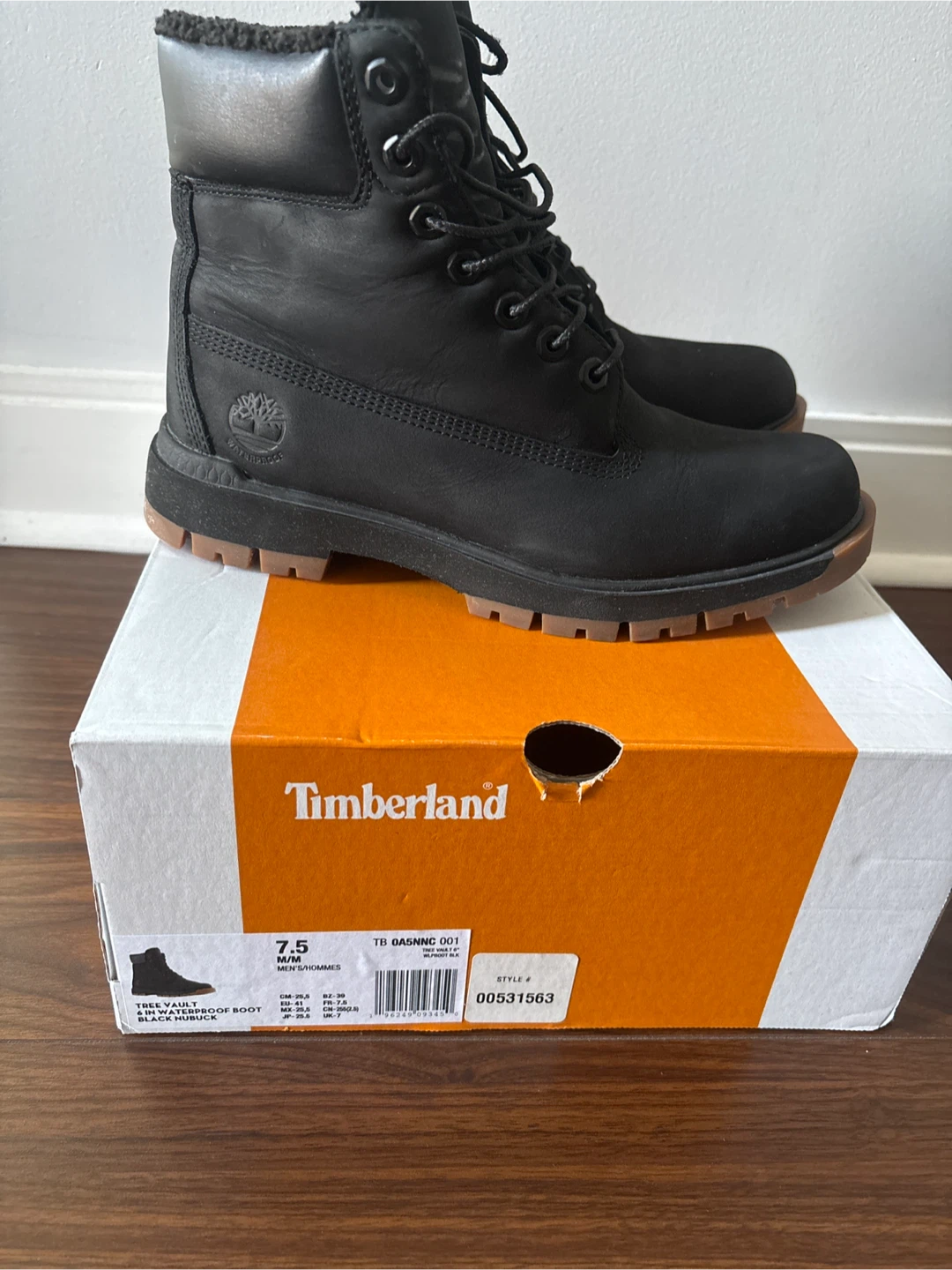 Timberland Black Boots - Size 7.5M - photo 4