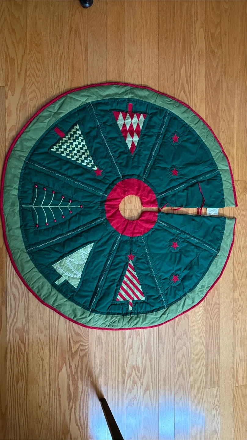 Christmas Tree Skirt - Green & Red