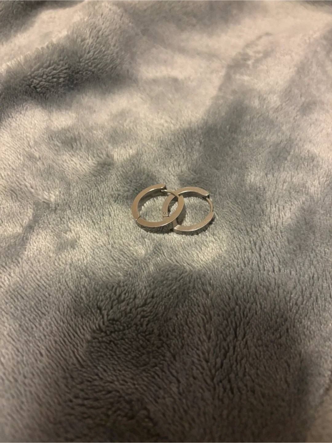 Silver Hoop Earrings image indicator(3)