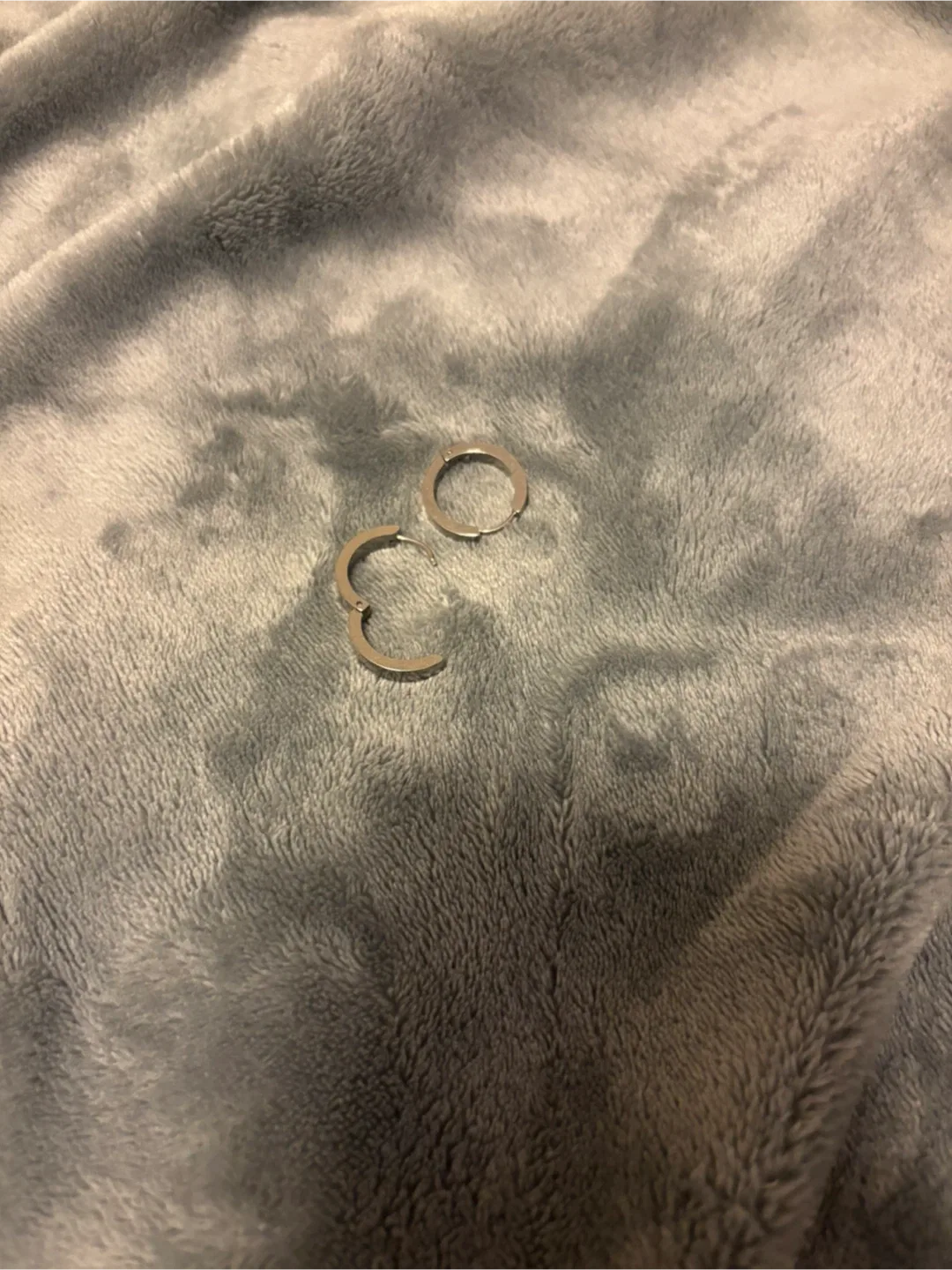 Silver Hoop Earrings image indicator(4)