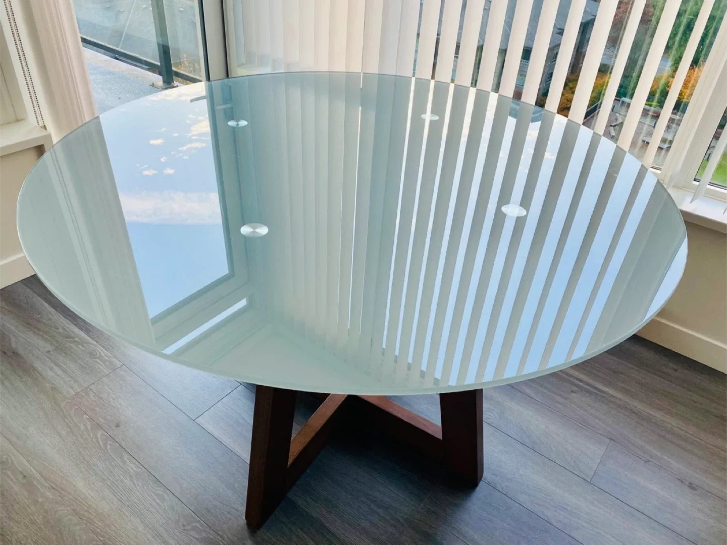 Round Glass Dining Table - 47 inch image indicator(2)