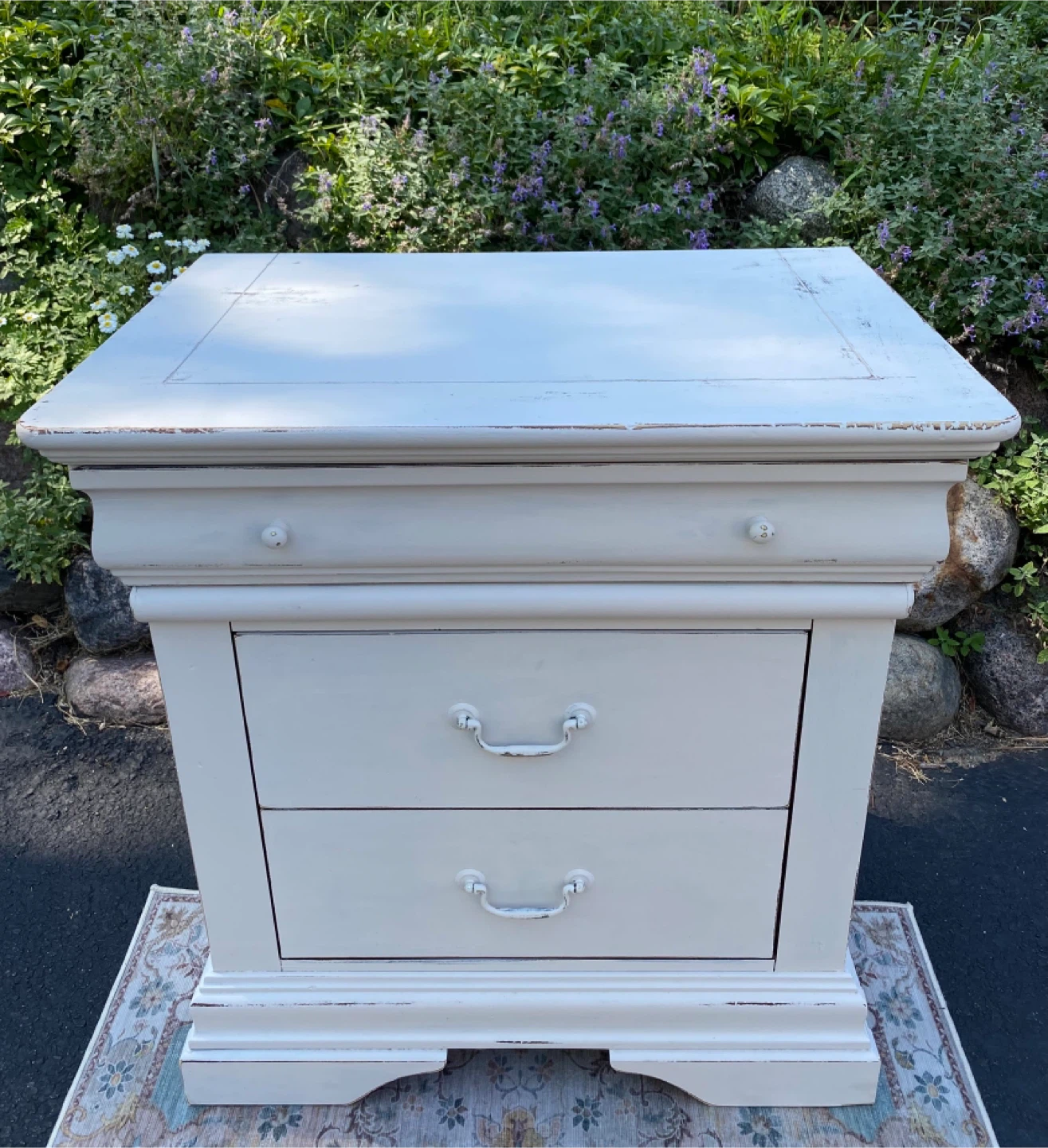 Solid Wood White Painted 3-Drawer Nightstand - photo 5