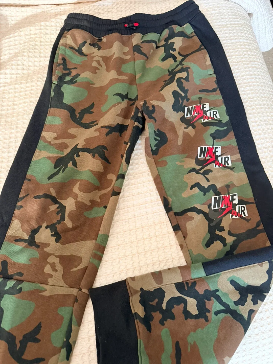 Nike Air Jordan Camo Jogger Pants - Size L (12-13 YRS)