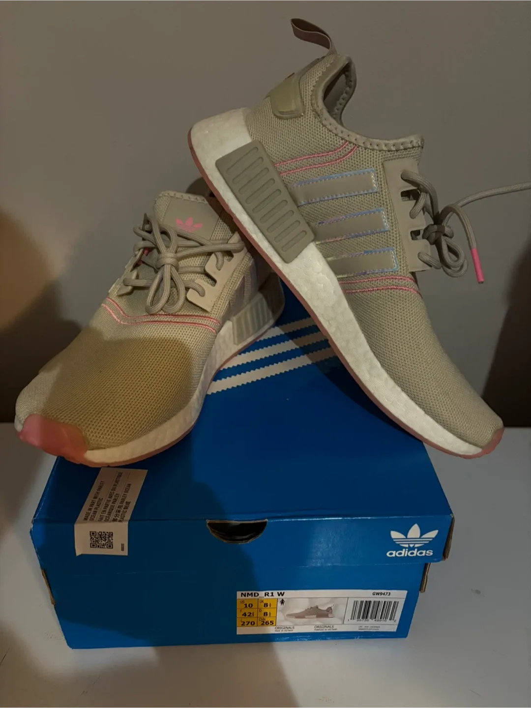 Adidas Runners NMD R1 US10 $70 image indicator(3)