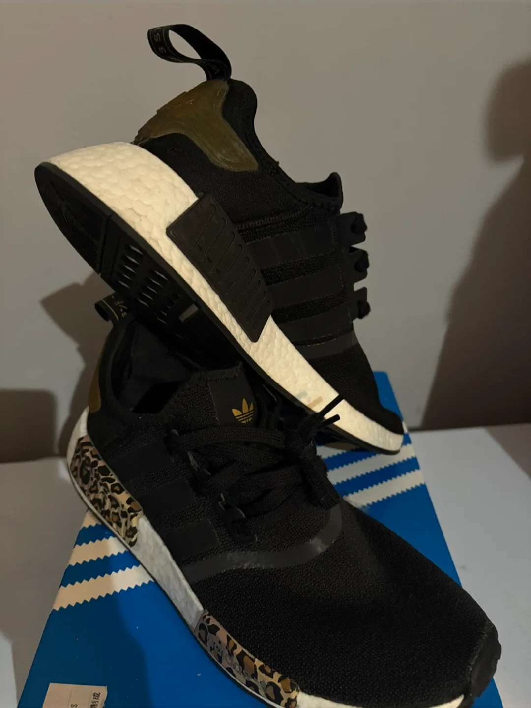 Adidas Runners NMD R1 image indicator(4)