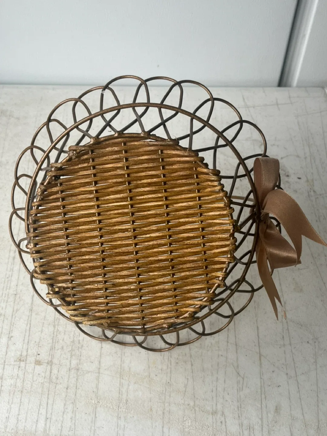 Woven Metal Basket with Ribbon image indicator(4)