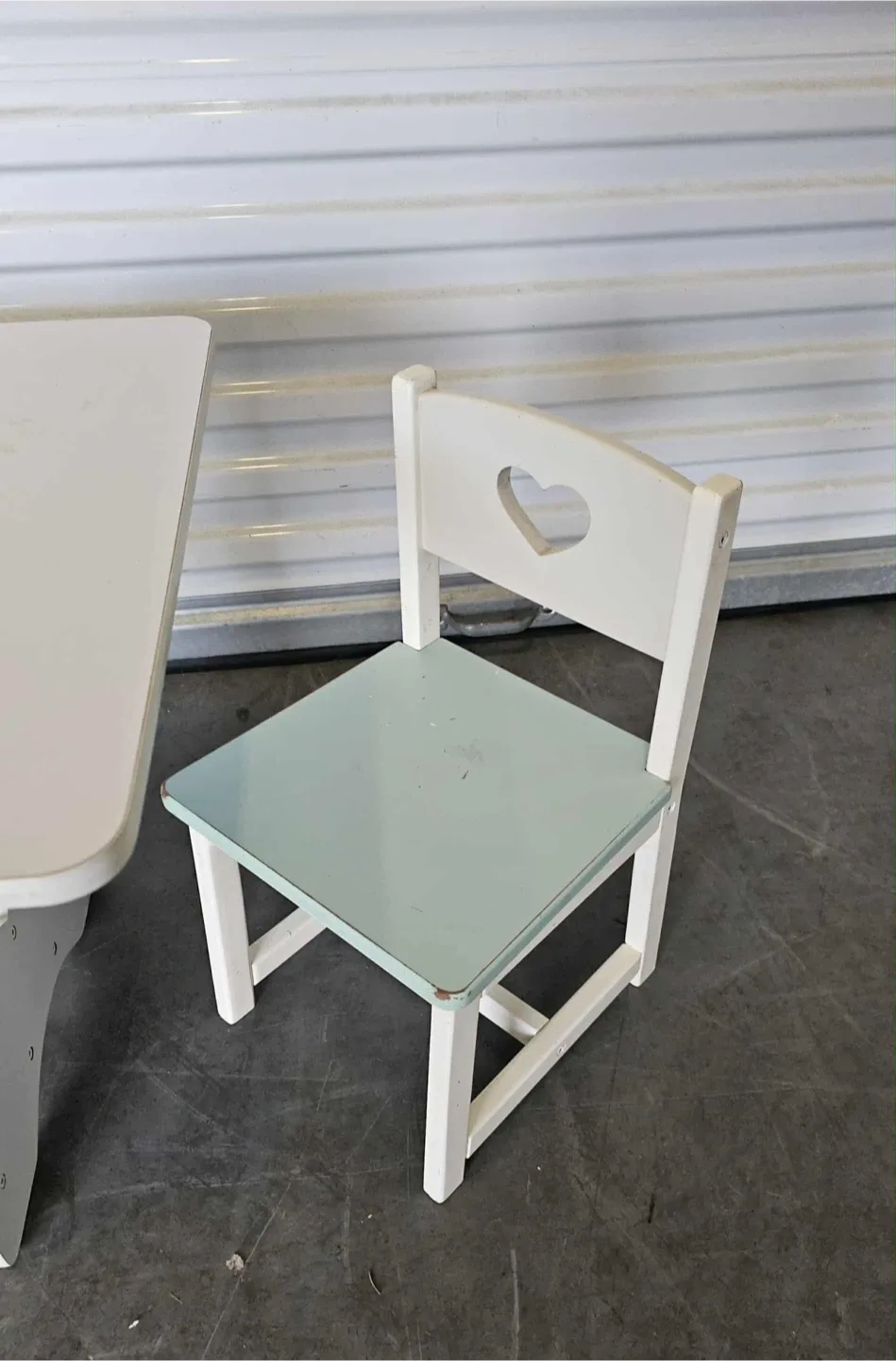 Kids table with only 1 chair image indicator(3)