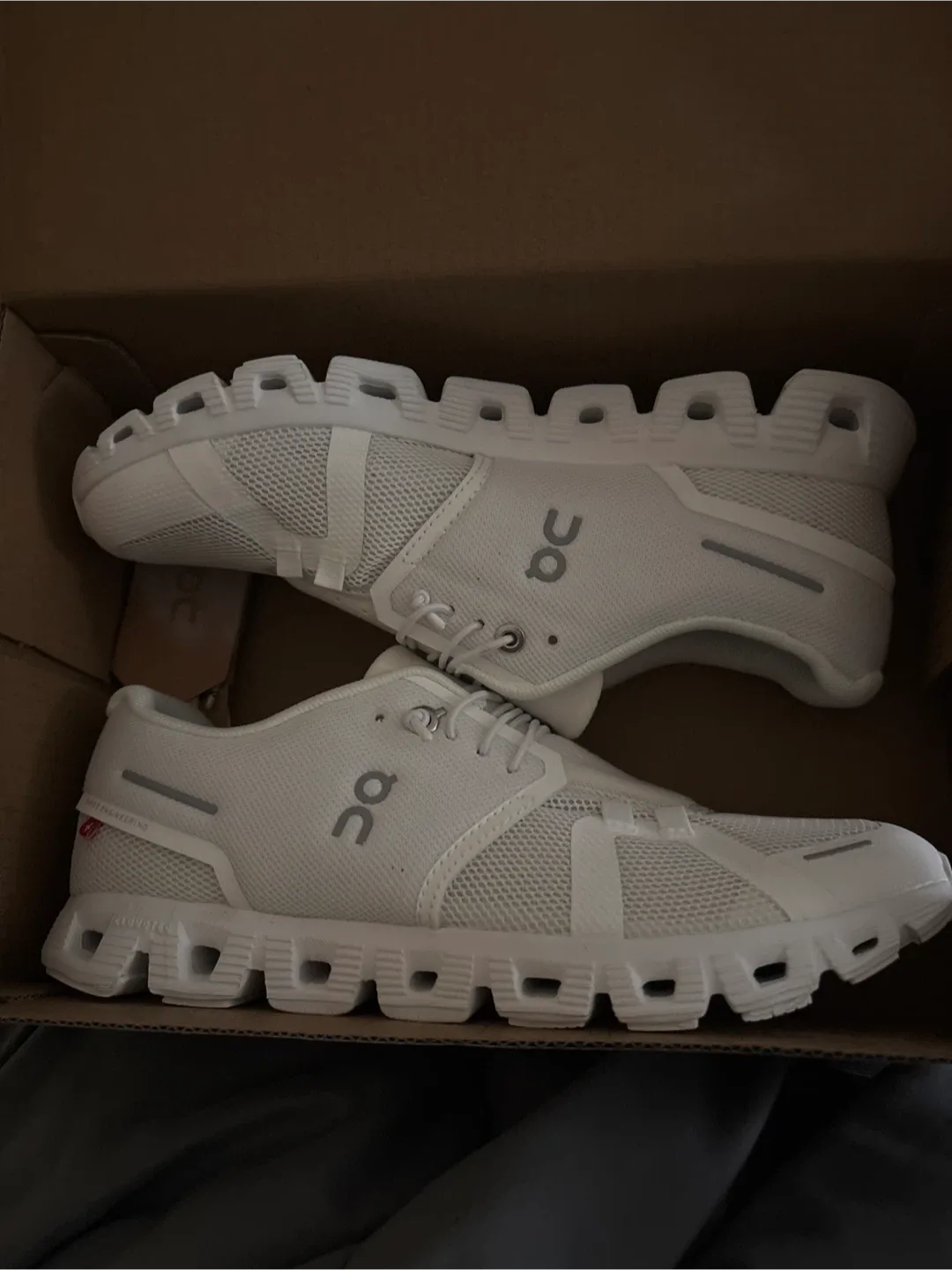 New On Women's Cloud 5 All White - US 7.5 image indicator(3)