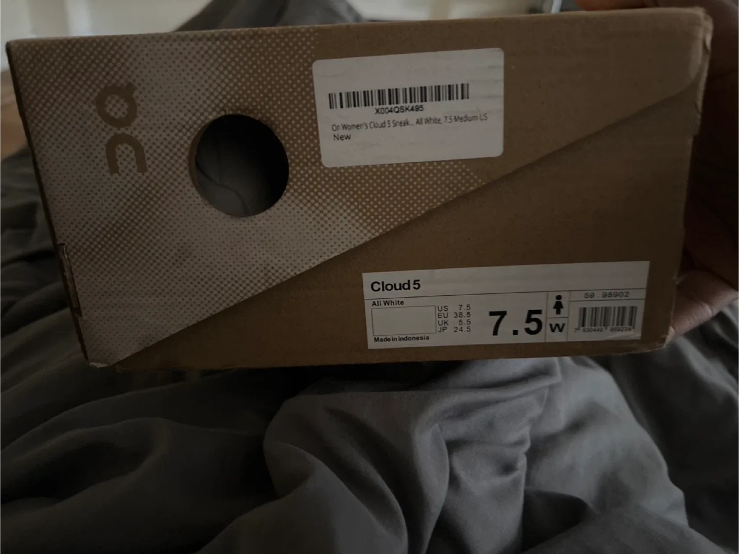 New On Women's Cloud 5 All White - US 7.5 image indicator(2)