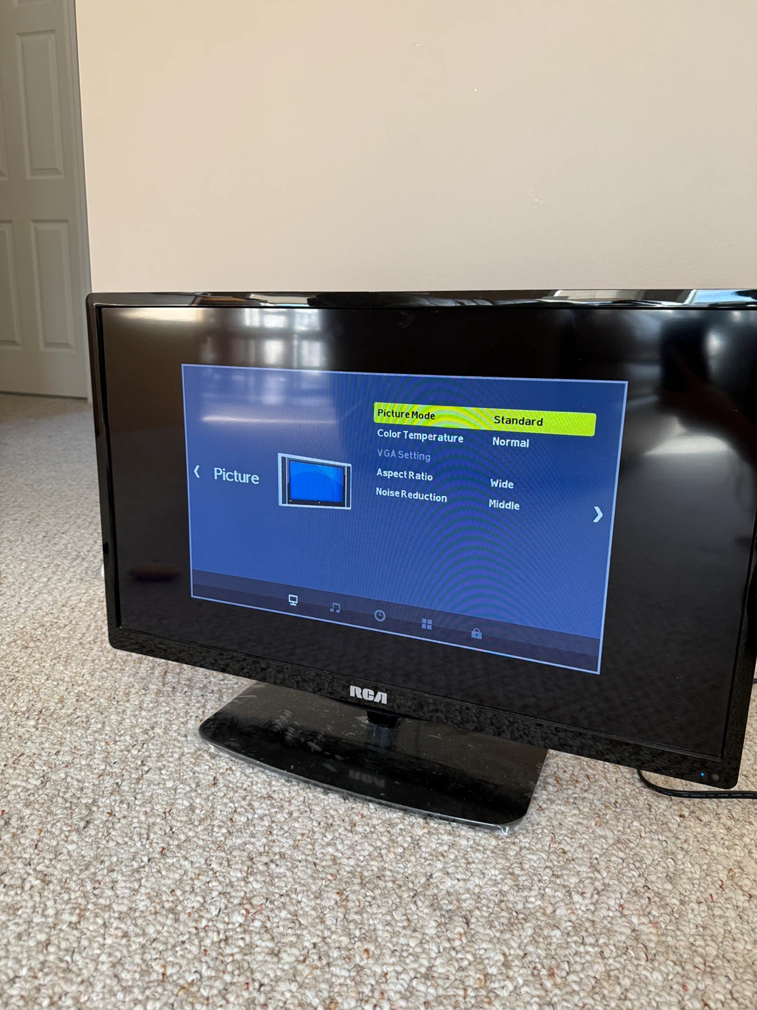 RCA 29" TV with Remote (not Smart TV) - photo 3