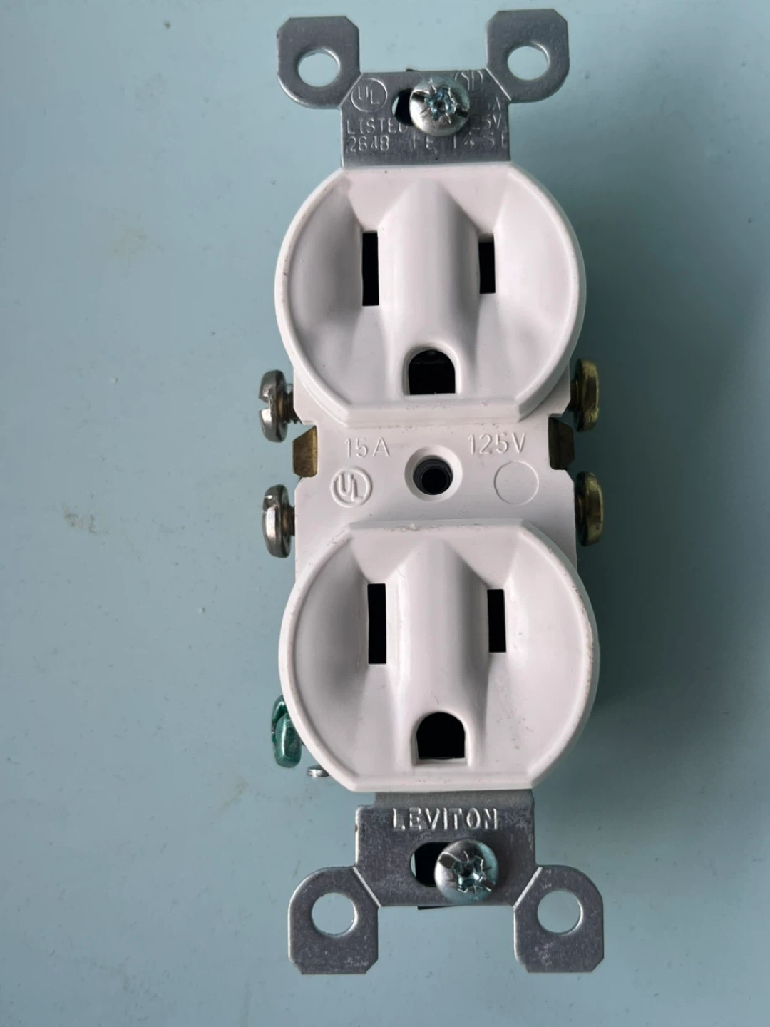 Leviton 15A 125V Electrical Outlets - Set of 4 - photo 2
