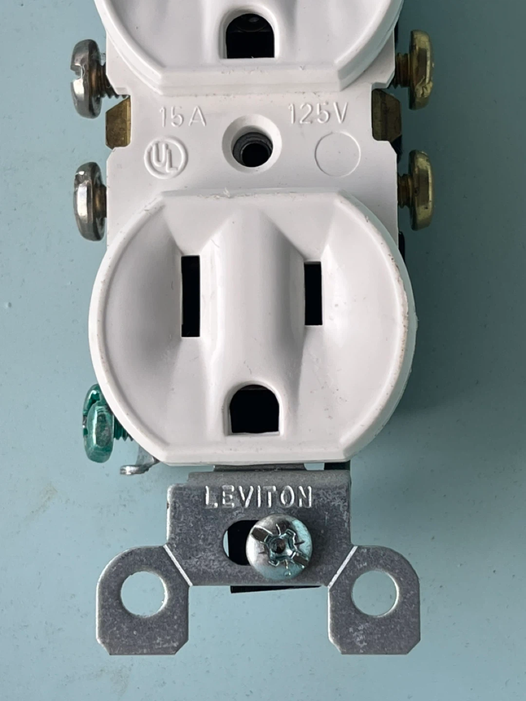 Leviton 15A 125V Electrical Outlets - Set of 4 - photo 5