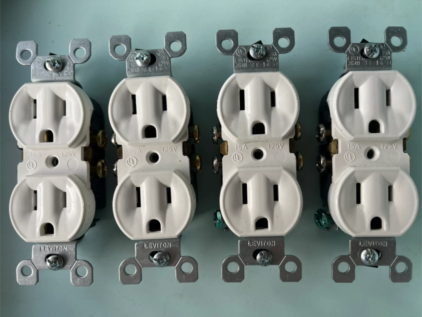 Leviton 15A 125V Electrical Outlets - Set of 4