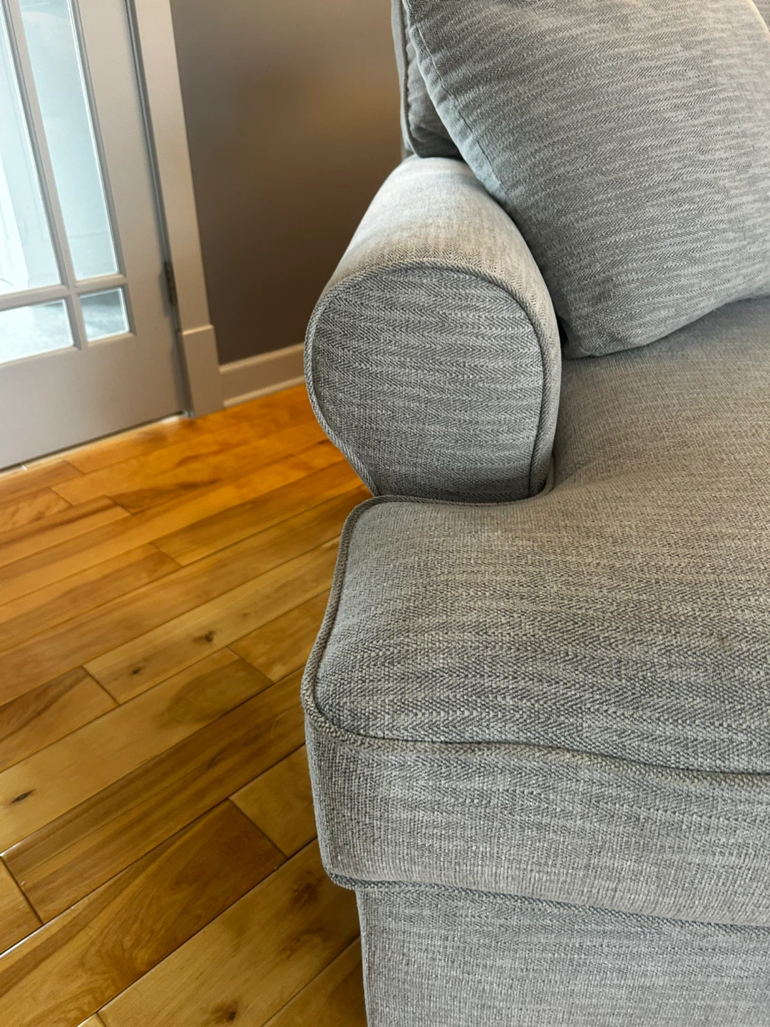 Beautiful gray 3 piece sectional with cuddler seat - photo 3