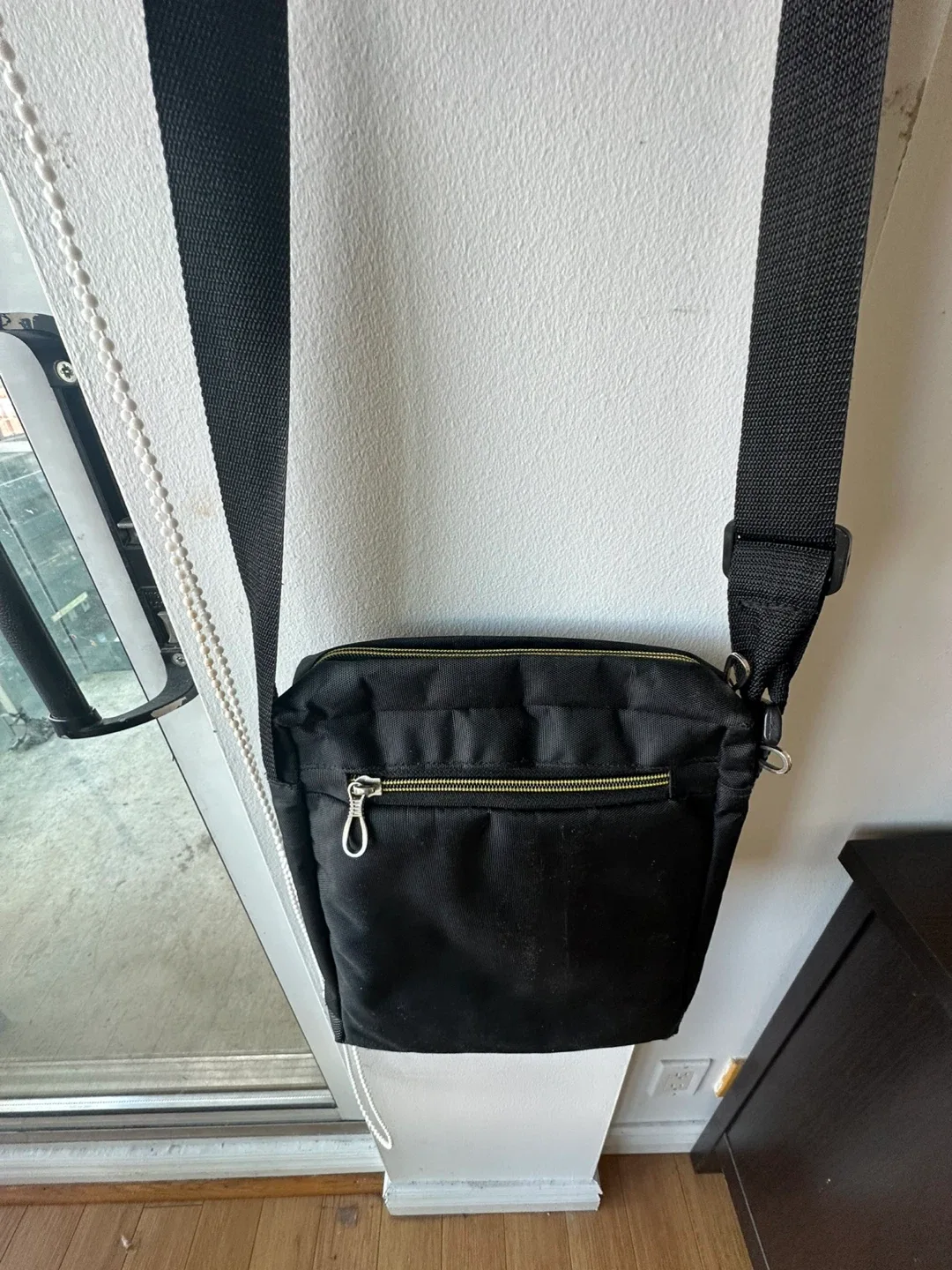Nike Black Crossbody Bag image indicator(2)