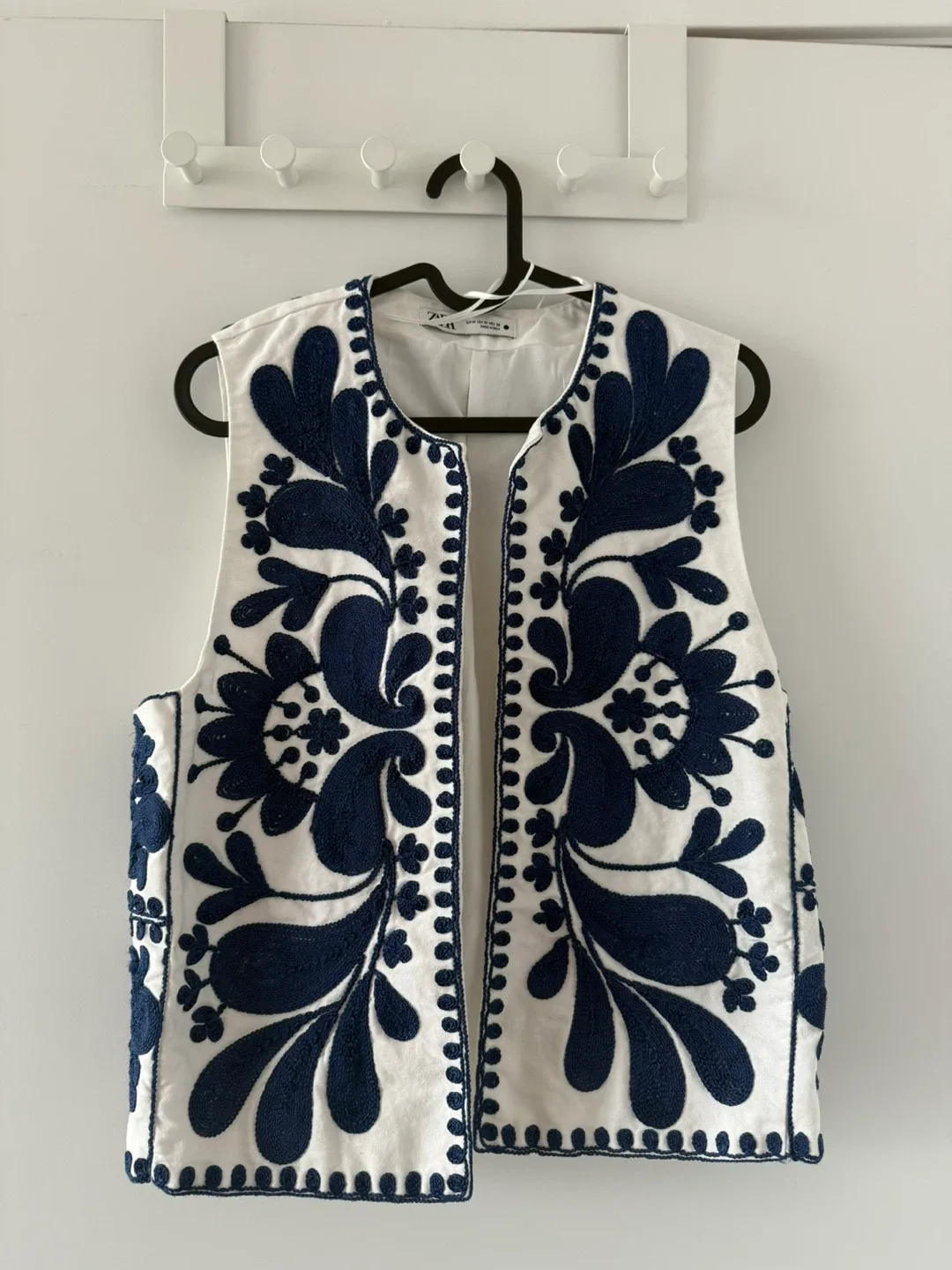 Zara Embroidered Vest - Size M image indicator(3)