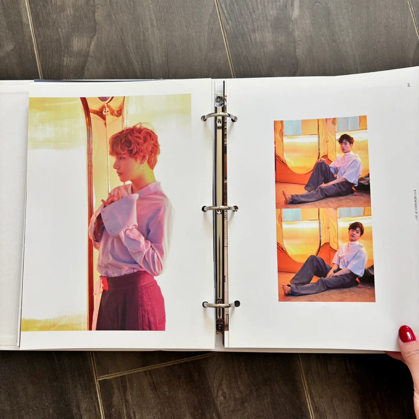 BTS Memories of 2017 photobook with JK photocard image indicator(4)