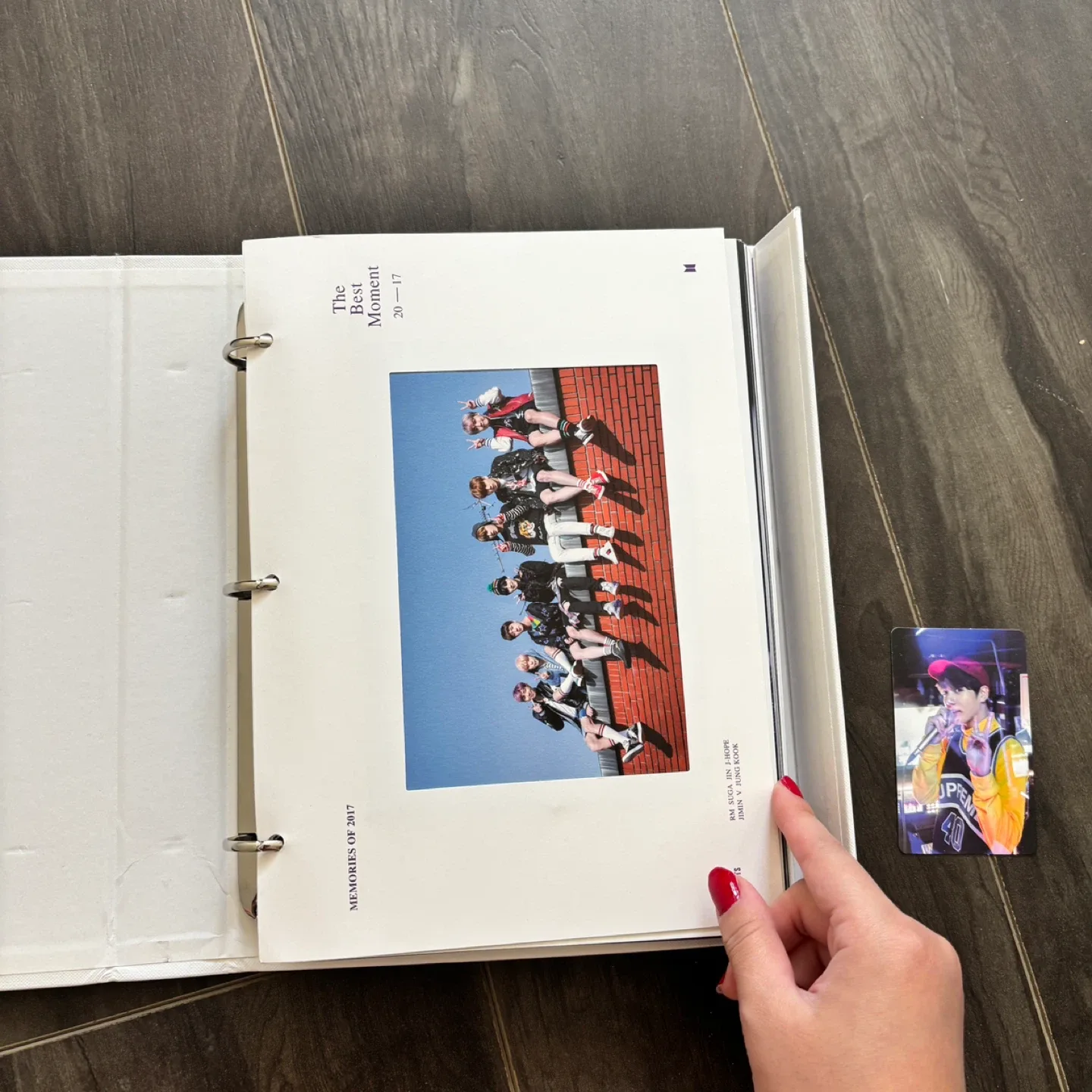 BTS Memories of 2017 photobook with JK photocard image indicator(3)