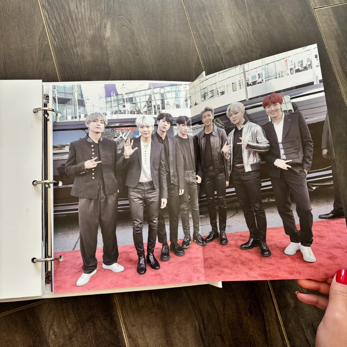 BTS Memories of 2017 photobook with JK photocard image indicator(5)