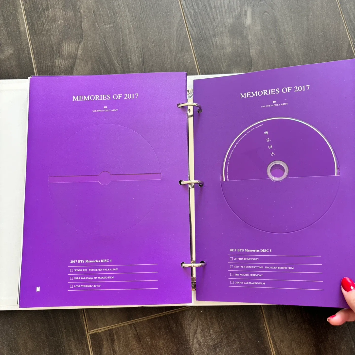 BTS Memories of 2017 photobook with JK photocard image indicator(8)