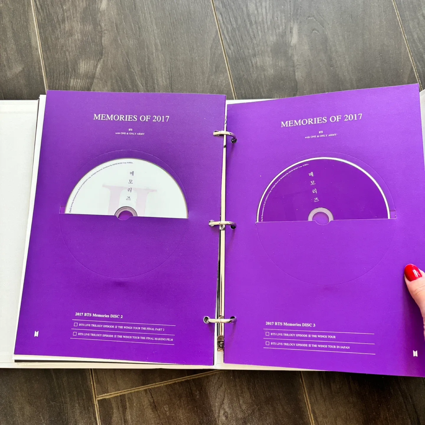 BTS Memories of 2017 photobook with JK photocard image indicator(7)