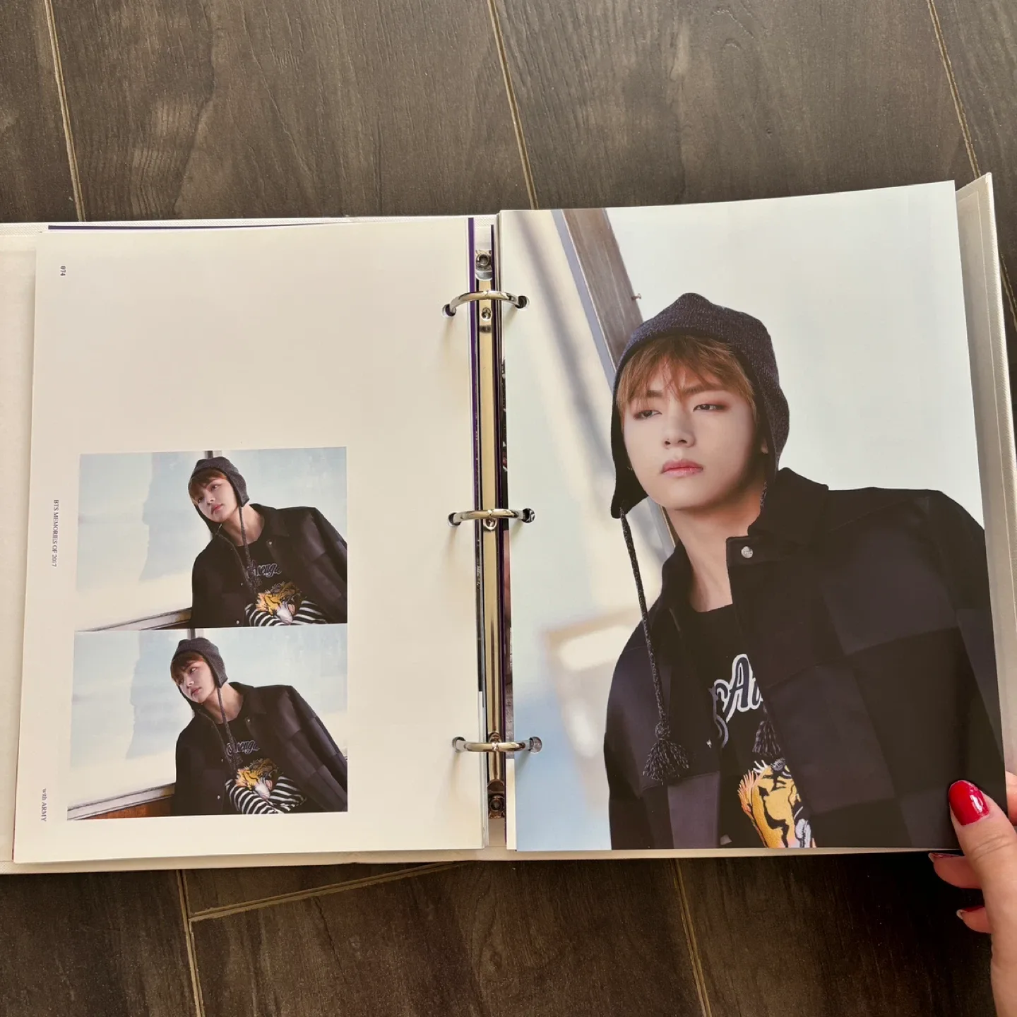 BTS Memories of 2017 photobook with JK photocard image indicator(9)