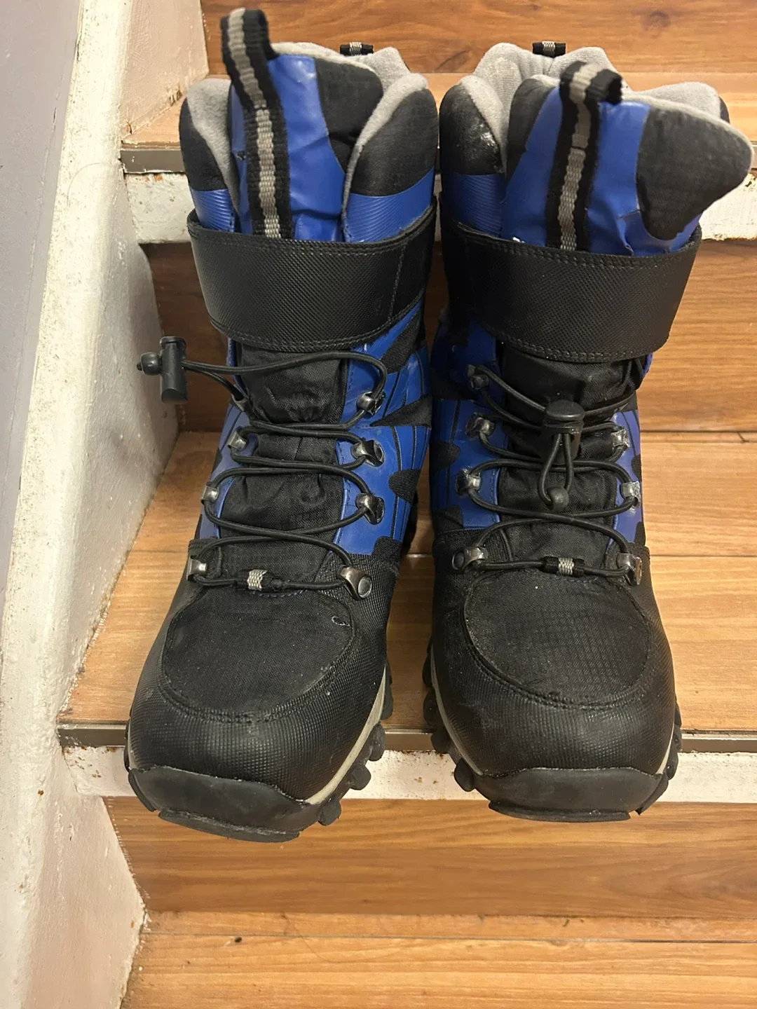 Youth size 6 snow boots
