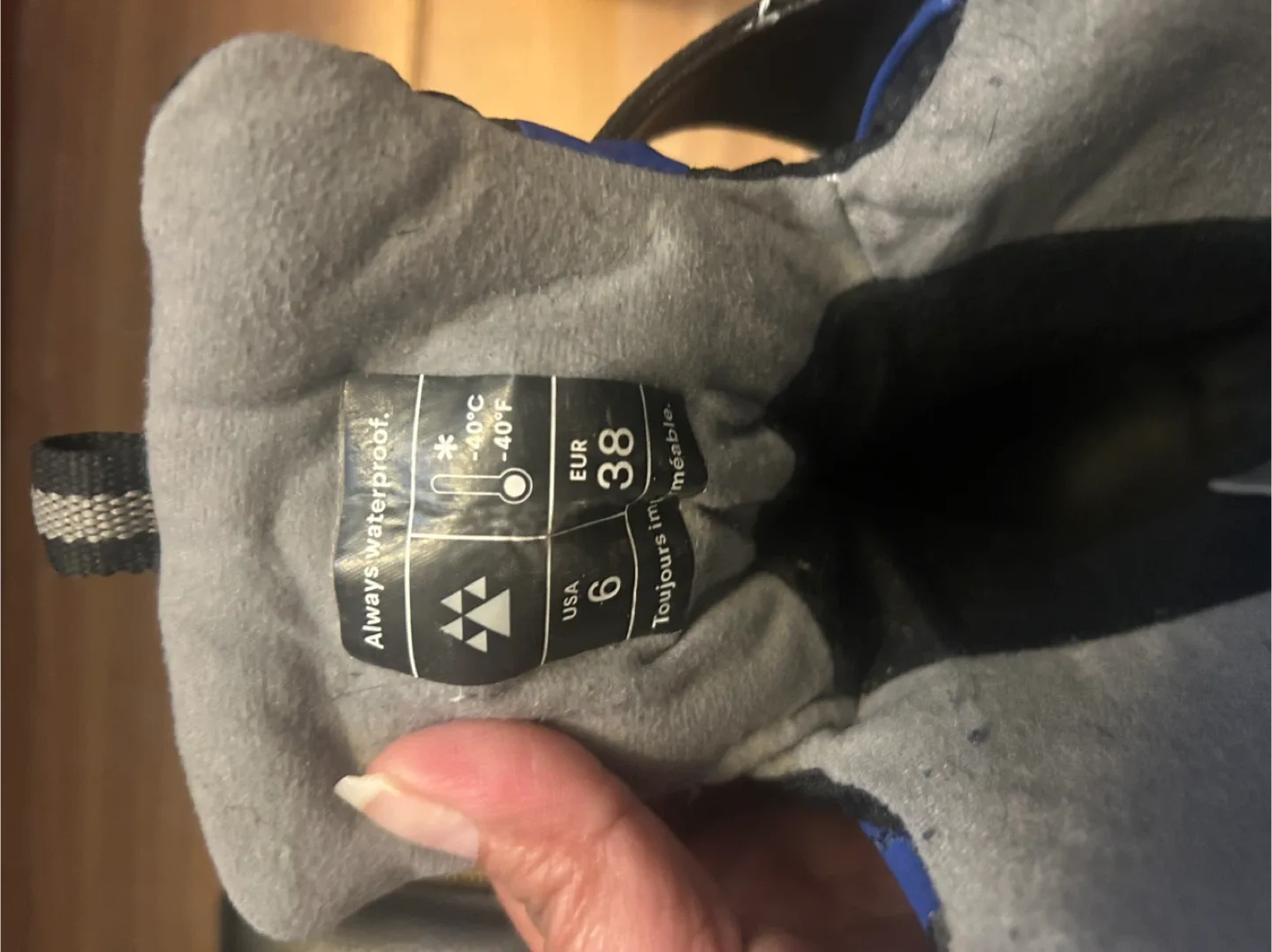 Youth size 6 snow boots image indicator(6)