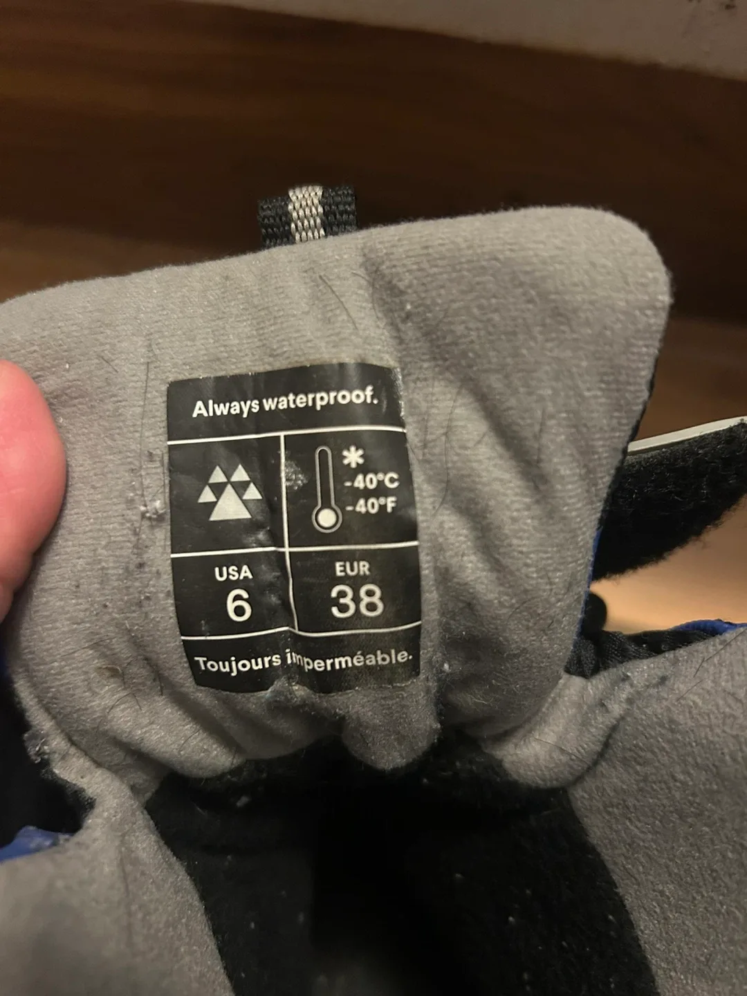 Youth size 6 snow boots image indicator(7)