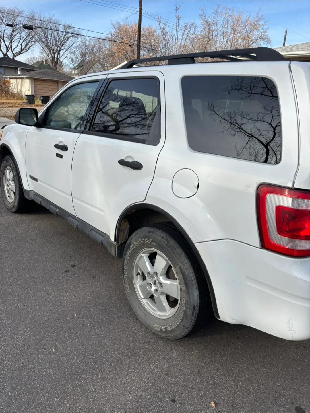 Ford Escape SUV - White image indicator(3)