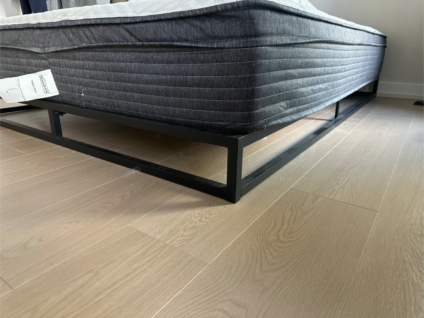 Black Metal Bed Frame - Queen Size - photo 4