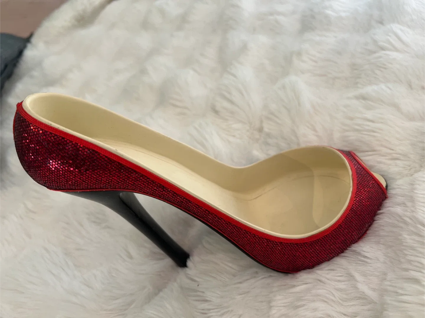 Red High Heel Shoe Wine Bottle Holder thumbnail