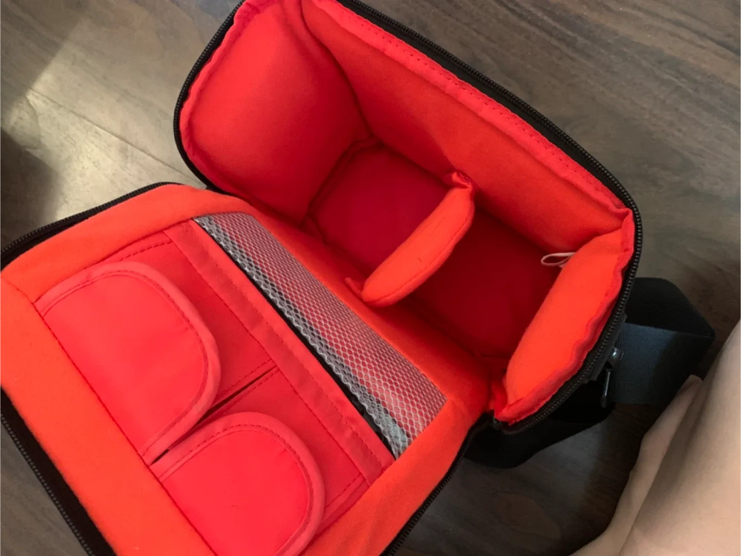 Canon EOS 800SR DSLR Camera Bag - Black image indicator(3)